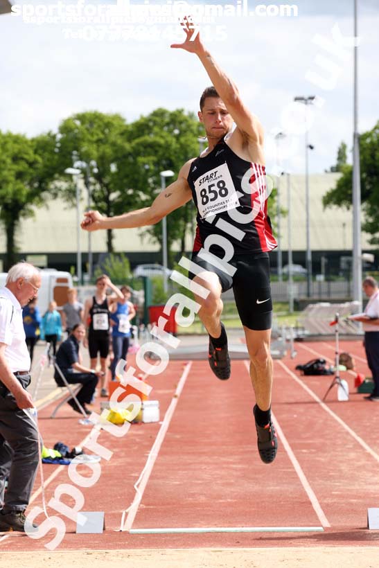 Senior mens long jump, North Eastern Track and Fields Champs., Middlesbrough. Photo: David T. Hewitson/Sports for All Pics